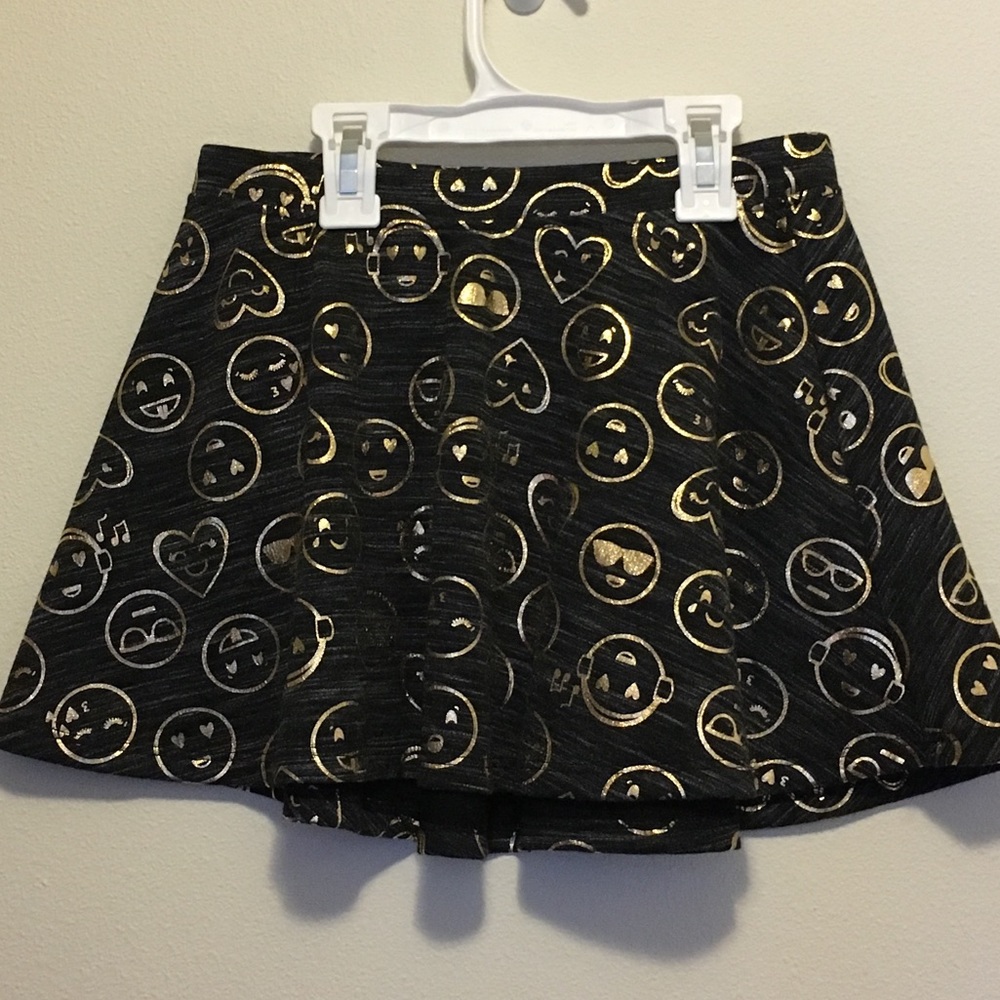 Cute Kohl’s black & gold emoji skater skirt